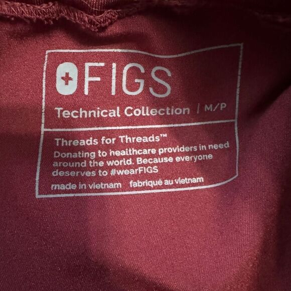 Figs Zamora jogger in cranberry color size petite medium - Picture 8 of 9